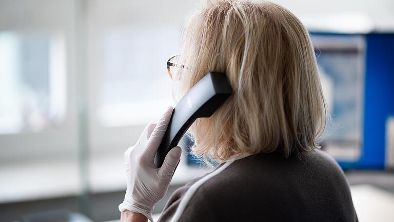 Zahlreiche Telefonseelsorger sind in Würzburg auch während der Corona-Krise erreichbar.