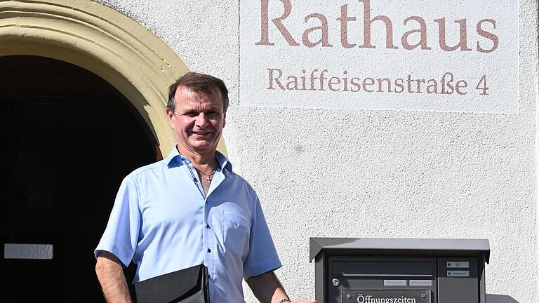 Peter Ernst ist seit dem 1. Mai Bürgermeister von Bütthard. Von einem Nebenjob kann dabei keine Rede sein. Peter Ernst ist seit dem 1. Mai Bürgermeister von Bütthard. Von einem Nebenjob kann dabei keine Rede sein.