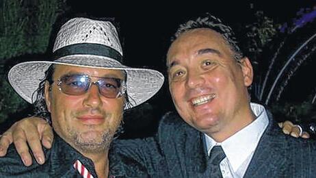 Bei &bdquo;Wetten, dass . . .?&ldquo; hat er das erste Wort: Michael Betz (links) 2005 mit seinem früheren Radio-Gong-Kollegen, Moderator Charlie Rösch.