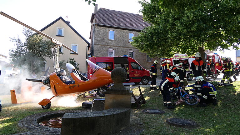 Ein notgelandeter Gyrocopter und verletzte Kinder war das Szenario der Großübung in Dampfach. Ein notgelandeter Gyrocopter und verletzte Kinder war das Szenario der Großübung in Dampfach.