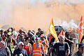 Proteste gegen Rentenreform in Frankreich.jpeg       -  Demonstranten protestieren im südwestfranzösischen Bayonne gegen das von der Regierung durchgesetzte höhere Renteneintrittsalter und den Präsidenten Emmanuel Macron.