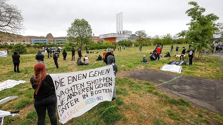 Die Antifa rief zur Demo am 1.Mai auf den Würzburger Mainwiesen auf.