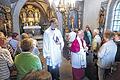 Die sieben Freuden: Ein freundliches Lächeln hatte der Bischof für die Besucher beim Auszug aus der Kapelle bereit.