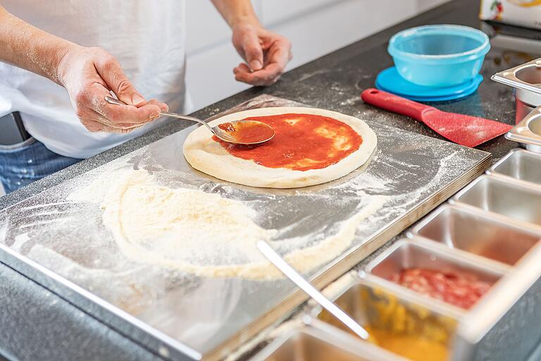 Er ist in der Pizza-Nationalmannschaft: Gerbrunner erklärt, wie man die perfekte Pizza auch daheim hinbekommt Er ist in der Pizza-Nationalmannschaft: Gerbrunner erklärt, wie man die perfekte Pizza auch daheim hinbekommt