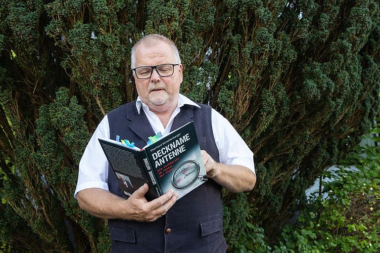 Seit über einem Jahr ist Eberhard Schellenberger mit seinem Buch 'Deckname Antenne. Als Journalist im Visier der Stasi' auf Lesereise.