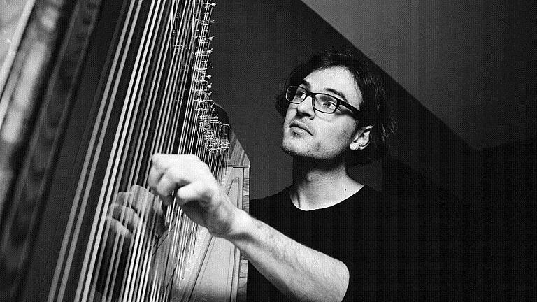 Anton Mangold spielt am 19. Juli auf der Bühne vor der Kunsthalle in Schweinfurt.