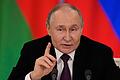 Belarus Machthaber Lukaschenko in Moskau       -  Putin sagt zu einer Waffenruhe in der Ukraine klar &bdquo;Ja, aber&rdquo;.