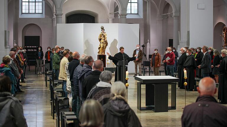 Der Segnungsgottesdienst 'Liebe gewinnt' dauerte rund eine Stunde. Der Segnungsgottesdienst 'Liebe gewinnt' dauerte rund eine Stunde.