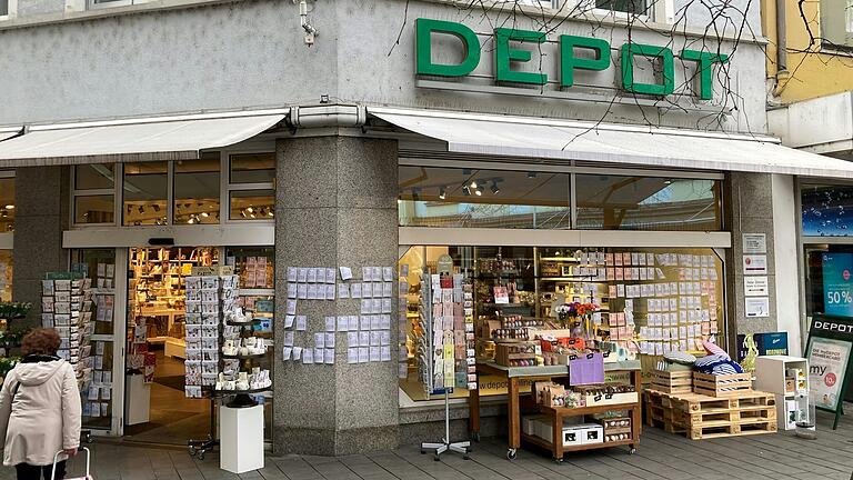 Die Ladenkette 'Depot' ist in vielen Innenstädten und Einkaufszentren zu finden, hier die Filiale am Würzburger Dominikanerplatz.