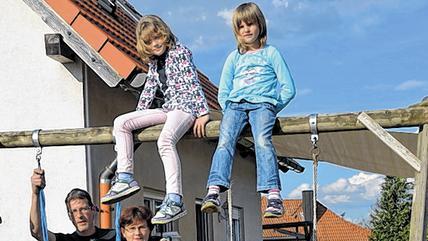 Familie Dehn: Kinderglück hoch acht (zwei sind nicht zu sehen). Familie Dehn: Kinderglück hoch acht (zwei sind nicht zu sehen).