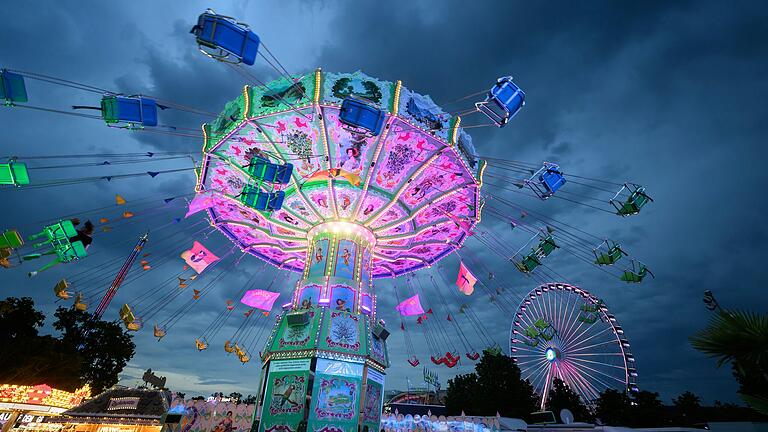Da keine Schulen, Jugendeinrichtungen oder Spielplätze in unmittelbarer Nähe sind, darf auf der Würzburger Talavera gekifft werden. Doch auch während der Volksfeste wie Kiliani oder Frühjahrsvolksfest? Da keine Schulen, Jugendeinrichtungen oder Spielplätze in unmittelbarer Nähe sind, darf auf der Würzburger Talavera gekifft werden. Doch auch während der Volksfeste wie Kiliani oder Frühjahrsvolksfest?