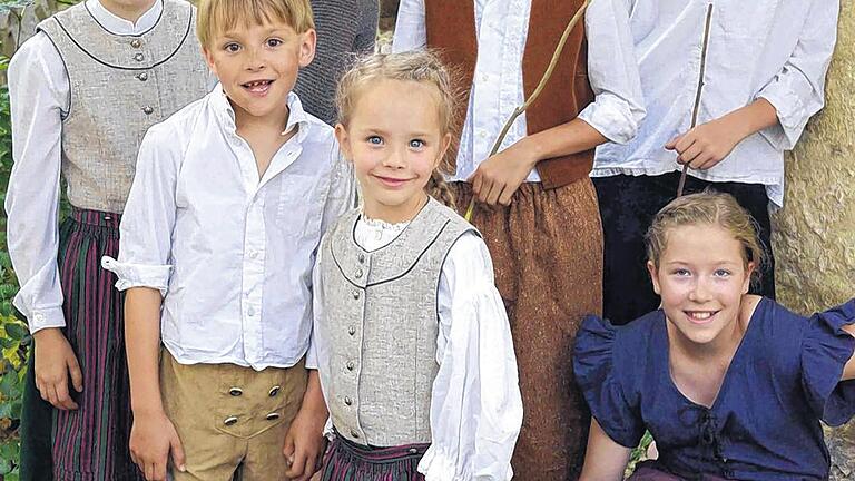 Nachwuchs: Auch einige Kinder sind beim Theaterstück „Katrin und der Schwedische Obrist“ mit von der Partie. Nachwuchs: Auch einige Kinder sind beim Theaterstück „Katrin und der Schwedische Obrist“ mit von der Partie.