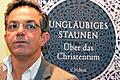 Navid Kermani bei Signierstunde auf der Buchmesse Frankfurt       -  Navid Kermani