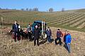 Eine Streuobstwiese wurde am „Krakenberg“ angelegt. Im Bild (von links): &nbsp;Martin Günzel (zweiter Vorsitzender LBV-Ortsgruppe Kitzingen), Eva-Maria Weimann (Referentin für Umwelt und Energie), Matthias Bielek (Erster Bürgermeister Stadt Dettelbach), Ottmar Deppisch (LBV-Ortsgruppenvorsitzender Dettelbach), Lothar Seufert, Stefan Günzel.