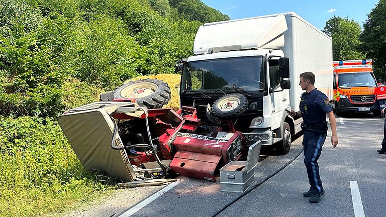 Zu einem Unfall mit einem Traktor mussten die Feuerwehren aus Lohr und Partenstein am Sonntag ausrücken.