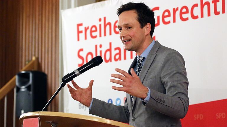 Florian Töpper, Landrat des Landkreises Schweinfurt und Bezirkstags-Direktkandidat der SPD, philosophierte über 'breitbeinige Bajuwaren'. Florian Töpper, Landrat des Landkreises Schweinfurt und Bezirkstags-Direktkandidat der SPD, philosophierte über 'breitbeinige Bajuwaren'.