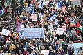 „Nie wieder Krieg“-Demonstration Berlin       -  Bei der Demonstration zu dem das Bündnis „Nie wieder Krieg“ aufgerufen hatte, zogen Tausende von Teilnehmern durch Berlin.