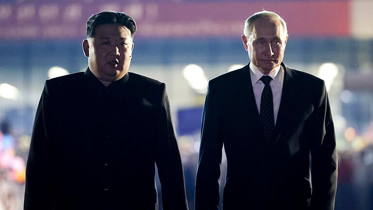 Russlands Präsident Putin in Nordkorea       -  Kremlchef Wladimir Putin und Nordkoreas Machthaber Kim Jong Un haben im Juni auch gegenseitigen militärischen Beistand vereinbart, wenn eines der beiden Länder angegriffen wird. (Archivbild)