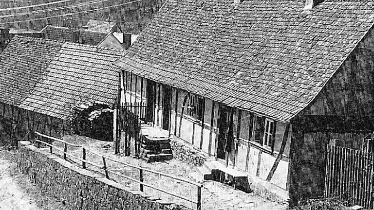 Das Partensteiner Hirtenhaus, Roßbergweg 3, kurz vor seinem Abriss um 1986. Das Partensteiner Hirtenhaus, Roßbergweg 3, kurz vor seinem Abriss um 1986.