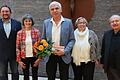 Johannes Weismantel (Mitte) ist im Würzburger Kilianshaus in den Ruhestand verabschiedet worden. Für die neue Lebensphase wünschten ihm (von links) Burkard Pechtl, Gabriele Flügel und Dorothea Weitz ( alle MAV) und Domkapitular Albin Krämer, Leiter der Hauptabteilung Seelsorge, alles Gute und Gottes Segen.