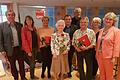 Beim roten Weinfest des SPD-Ortsvereins Mellrichstadt wurden Carola Weigel-Altenhöner (Dritte von links), Hildegard Burkhard (Vierte von links) und Walter Hornig (Dritter von rechts) für langjährige Mitgliedschaft geehrt. Jürgen Weigel (Vierter von rechts) hat als neues Mitglied das Parteibuch erhalten. Mit im Bild (von rechts) Staatssekretärin Rita Hagl-Kehl, die Ortsvorsitzende Karoline Karg, Kreisrat René van Eckert sowie (von links) Bezirksrat Bernhard Ruß und die Landtagsabgeordnete Kathi Petersen.
