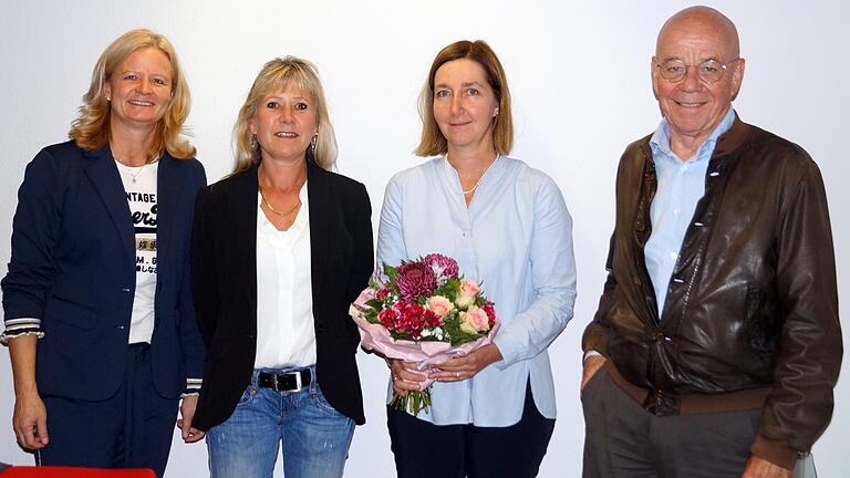 Das Bild zeigt (von links) Bürgermeisterin Anette Schmidt, Heike Theiler-Markert, Sabine Oberst und Thomas Müller. Das Bild zeigt (von links) Bürgermeisterin Anette Schmidt, Heike Theiler-Markert, Sabine Oberst und Thomas Müller.