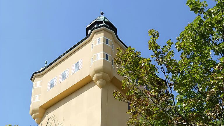 Der Wasserturm - Wahrzeichen des Bergls.