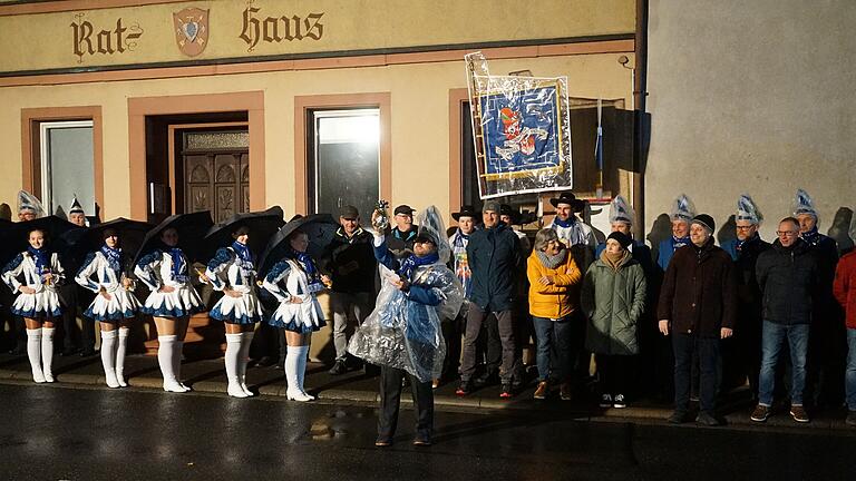 Den Fasching läutete der Erlenbacher Carnevalsverein beim Rathaussturm ein.