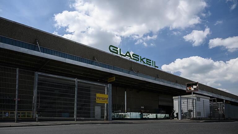 Die Werkshallen der Firma Glaskeil in der Aumühlenstraße in Würzburg. Es gibt&nbsp; Gespräche zwischen Glaskeil und&nbsp; Joachim Schulz von der Posthalle über eine künftige Nutzung eines Teils der Hallen als Posthallen-Ersatz.