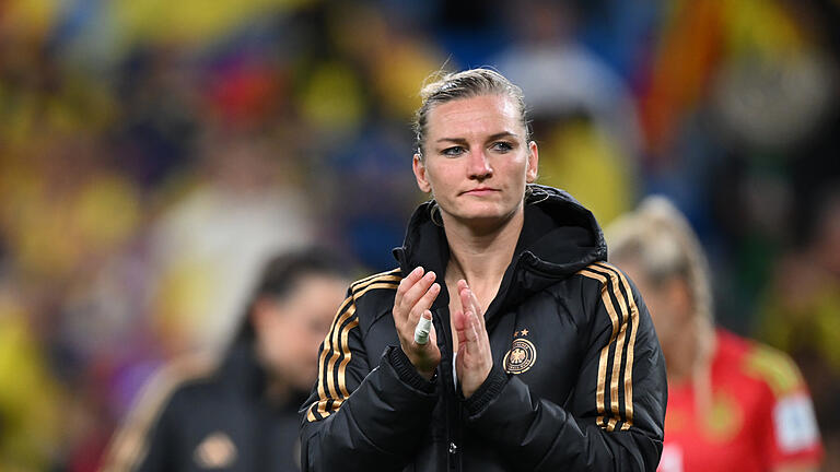 Deutschland - Kolumbien.jpeg - Nach der Niederlage gegen Kolumbien ist die Enttäuschung bei DFB-Spielführerin Alexandra Popp ausgeprägt. Deutschland - Kolumbien.jpeg - Nach der Niederlage gegen Kolumbien ist die Enttäuschung bei DFB-Spielführerin Alexandra Popp ausgeprägt.