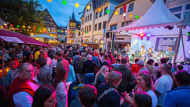 Volle Straßen beim Rakoczy-Fest in Bad Kissingen. Volle Straßen beim Rakoczy-Fest in Bad Kissingen.