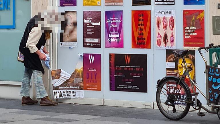 Inoffizielle Plakatflächen in der Würzburger Innenstadt sind bei Kulturschaffenden beliebt. Um die besten Flächen gibt es einen eskalierenden Wettbewerb, den die Stadt Würzburg nun schlichten will.