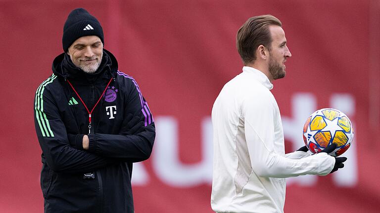 Harry Kane (r) und Thomas Tuchel (l)       -  Harry Kane (r) arbeitet bald wieder mit Thomas Tuchel (l) zusammen.