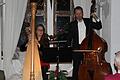 Das Musikerehepaar Judith Hutzel-Weisel und Michael Weisel bei ihrem Auftritt im Spiegelsaal von Schloss Oberschwappach.