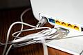 Ein LAN-Kabel steckt in einem WLAN-Router. Foto: Fabian Sommer/dpa       -  Ein LAN-Kabel steckt in einem WLAN-Router.