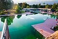 Das Freibad in Immenreuth (Landkreis Tirschenreuth, Oberpfalz) wurde im Jahr 2010 umgebaut zum 'Naturerlebnisbad im Kemnather Land'. So ähnlich hätte ein Naturbad in Volkach aussehen können, das der Stadtrat jetzt abgelehnt hat.
