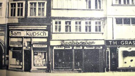 Blick in die Domstraße: Severins &bdquo;Guckkasten&ldquo;, der zunächst nur ein kleines Schaufenster war, wurde zum Modegeschäft ausgebaut.