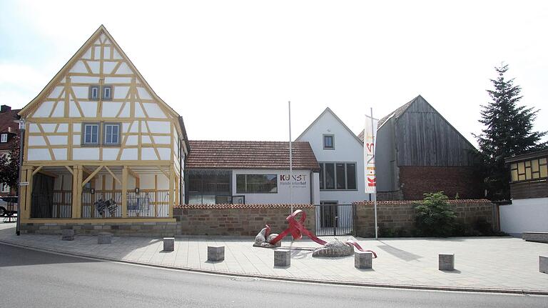 Der Kunsthandwerkerhof von außen. Der Kunsthandwerkerhof von außen.