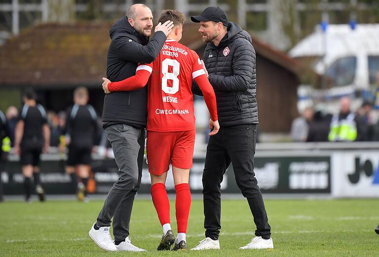 Konnten sich am Ende über den Einzug ins Pokalfinale freuen: Kickers-Sportdirektor Sebastian Neumann (links) und Trainer Marco Wildersinn (rechts).