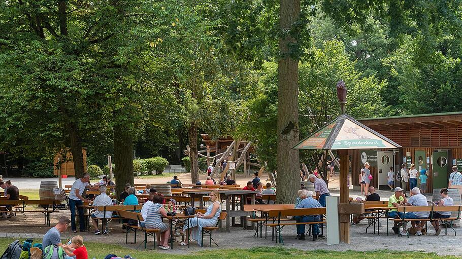 Zwei neue Gebäude sollen das bisherige Betriebsgebäude im Schweinfurter Wildpark ersetzen.  Foto: Josef Lamber       -  Zwei neue Gebäude sollen das bisherige Betriebsgebäude im Schweinfurter Wildpark ersetzen.  Foto: Josef Lamber