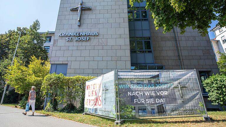 Kann er das Krankenhaus St. Josef in Schweinfurt vor dem Aus bewahren? Berater Francesco De Meo hat der Belegschaft am vergangenen Donnerstag ein neues Konzept für die Klinik präsentiert.