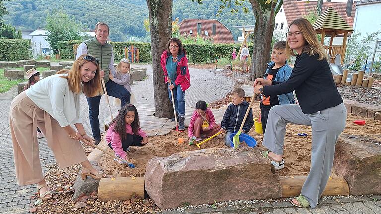 Sandkasten als Geschenk zum Schulanfang