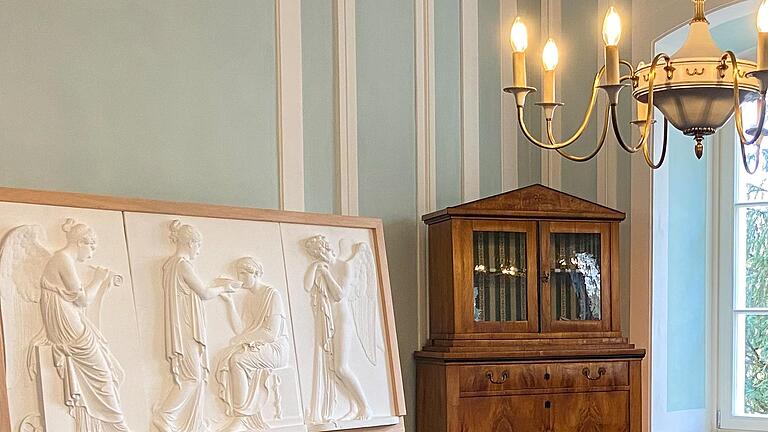 Der Gipsabdruck des Reliefs, das einst für Auguste Böhmer angefertigt wurde, steht jetzt im Lesesaal von Bad Bocklet.       -  Der Gipsabdruck des Reliefs, das einst für Auguste Böhmer angefertigt wurde, steht jetzt im Lesesaal von Bad Bocklet.