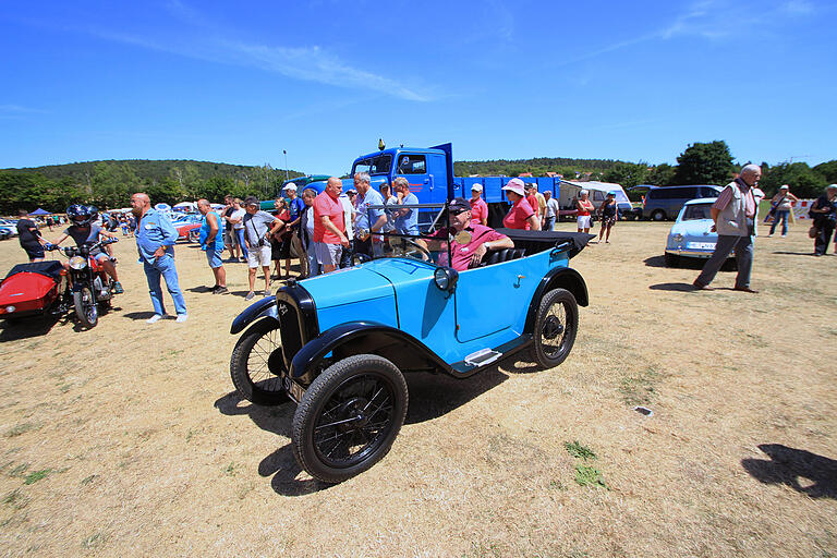 Das älteste Auto beim Oldtimertreffen war der 1927 auf die Räder gestellte Austin Seven des Rödentalers Michael Neumann. Das älteste Auto beim Oldtimertreffen war der 1927 auf die Räder gestellte Austin Seven des Rödentalers Michael Neumann.