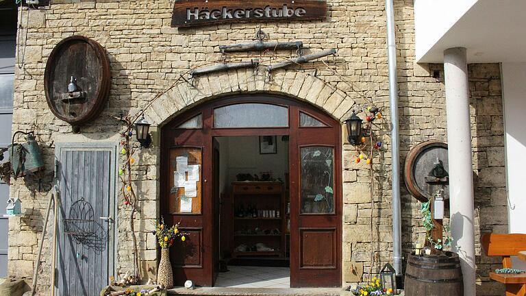 Das Weingut Düll mit Häckerstube in Neuses am Berg.