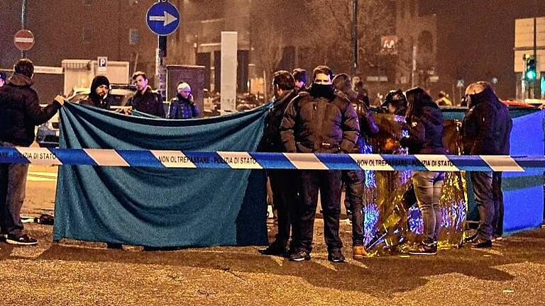 Berlin Christmas Market attack suspect Amri killed near Milan - Einsatz in Mailand: Bei einer Polizeikontrolle wurde Anis Amri, der als der Attentäter von Berlin gilt, erschossen. Berlin Christmas Market attack suspect Amri killed near Milan - Einsatz in Mailand: Bei einer Polizeikontrolle wurde Anis Amri, der als der Attentäter von Berlin gilt, erschossen.