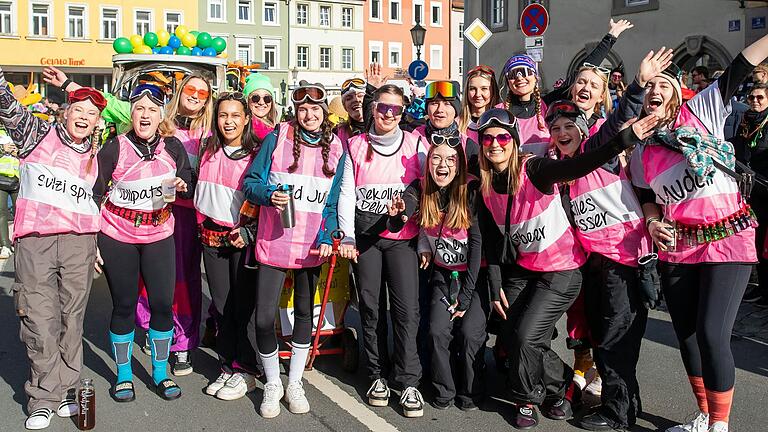Après Ski: Partystimmung in der Kaiserstraße. Après Ski: Partystimmung in der Kaiserstraße.