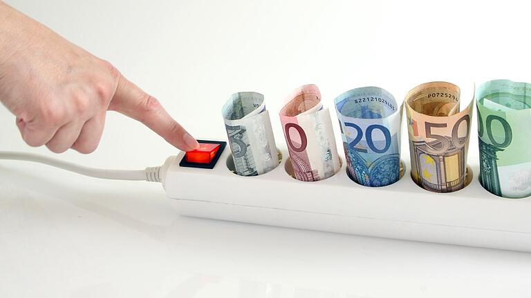 Schalter aus oder Stecker ziehen: Wer im Haushalt die Standby-Funktion von Elektrogeräten meidet, kann Geld sparen. Schalter aus oder Stecker ziehen: Wer im Haushalt die Standby-Funktion von Elektrogeräten meidet, kann Geld sparen.