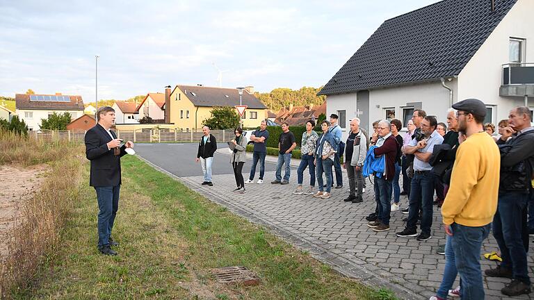 Bei der Bürgerversammlung vor zwei Jahren war das Baugebiet Schindäcker III in Segnitz noch Zukunftsmusik. Nun nehmen die Planungen langsam Form an. Bei der Bürgerversammlung vor zwei Jahren war das Baugebiet Schindäcker III in Segnitz noch Zukunftsmusik. Nun nehmen die Planungen langsam Form an.