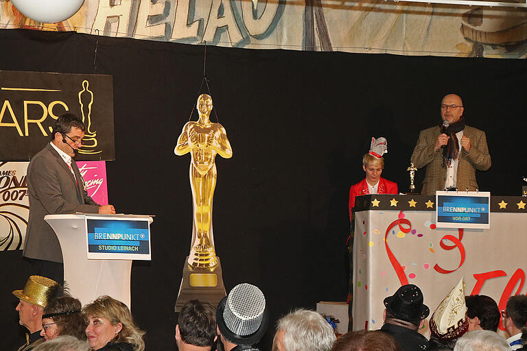 Aus aktuellem Anlass gab es einen &quot;Brennpunkt&quot; mit Live-Schaltung vom Jubiläum zu 33 Jahre Bunter Abend in Leinach.
